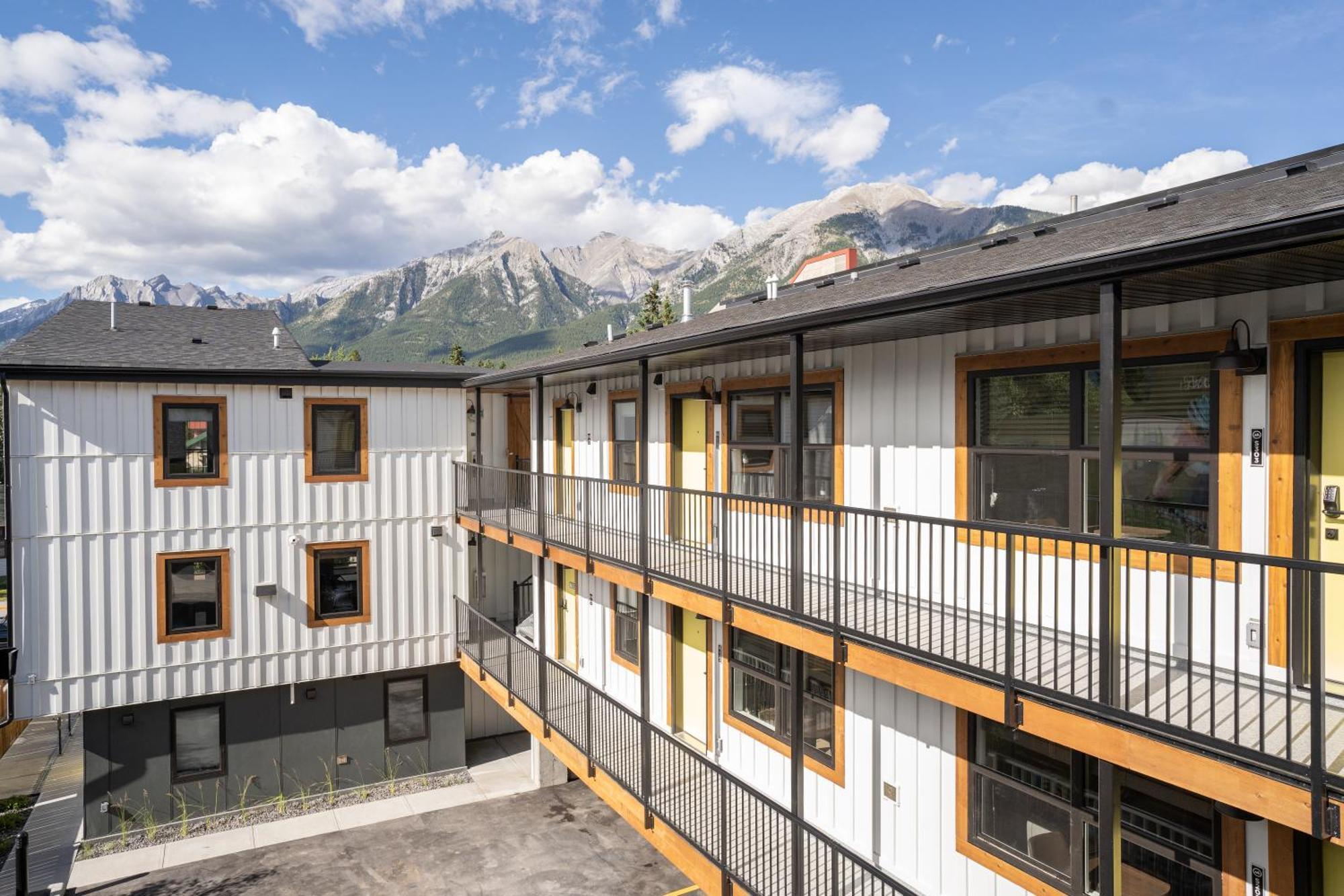 Basecamp Suites Canmore Eksteriør billede